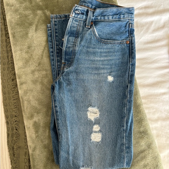 Levi Straight Leg Wedgie Fit Jeans - Picture 9 of 9